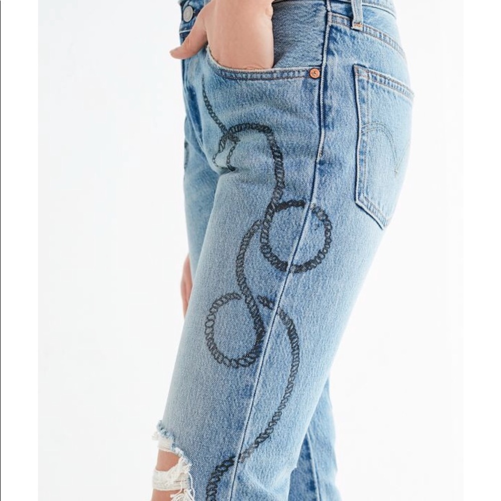 Levi’s 501 Cropped Blue Ripped Jean - Picture 4 of 8